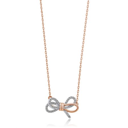 Collar de lazo atado - Primer plano del collar de lazo atado, mostrando el colgante de lazo bañado en oro rosa y rodio incrustado con circonitas cúbicas transparentes.