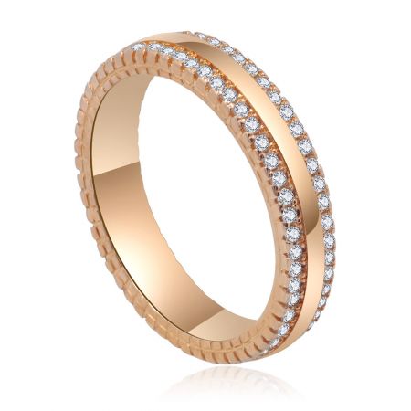Detaillierte Ansicht des Eherings aus Roségold, der die filigranen Einlagen aus Zirkonia hervorhebt.