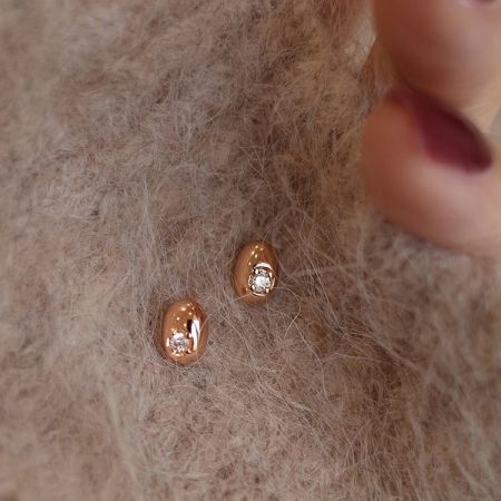 Detailed product shot of the 925 sterling silver gold-plated stud earrings.