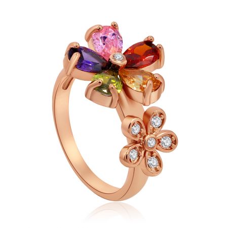 Vista lateral del anillo de flor en oro rosa, destacando las piedras preciosas multicolores y los acentos de diamante.