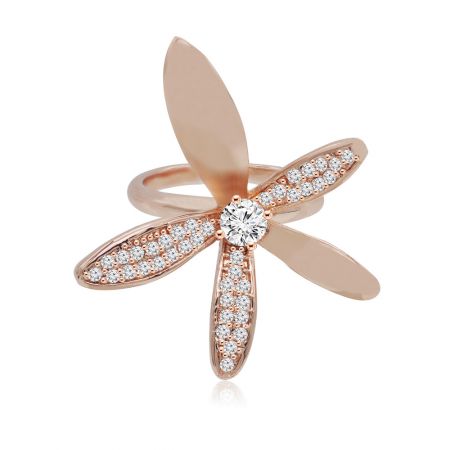 Anillo grande de flor margarita - Vista frontal del anillo grande de flor margarita, con una banda de oro rosa y un diseño de margarita adornado con circonio cúbico blanco brillante.