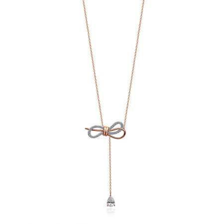 Collar colgante de lazo atado - Un impresionante collar colgante de lazo atado en oro rosa y rodio de dos tonos, que presenta un lazo de circonita cúbica engastado en pavé y un cristal en forma de lágrima colgante.