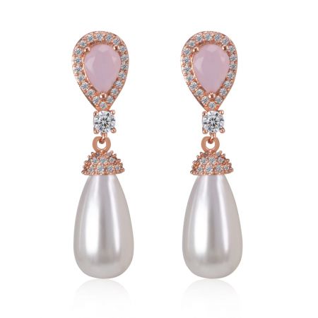 Cuelga con deleite en rosa - Un par de pendientes Dangle With Delight In Pink, que presentan una perla de concha en forma de lágrima suspendida de engastes de oro rosa adornados con circonitas blancas y una piedra de vidrio de ópalo rosa.