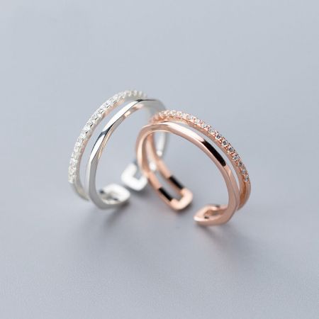 Bagues ajustables à deux couches en argent sterling 925 - Une paire de bagues ajustables à deux couches en argent sterling 925, l'une en argent et l'autre en finition or rose, de l'ensemble de 5.