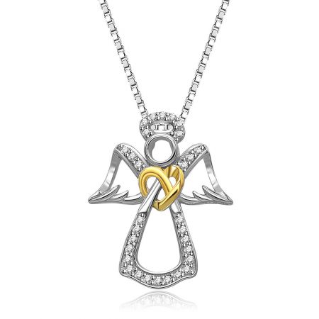 Vue détaillée du pendentif Ange Gardien avec un nœud en forme de cœur en or et des pierres en zircon cubique brillantes.