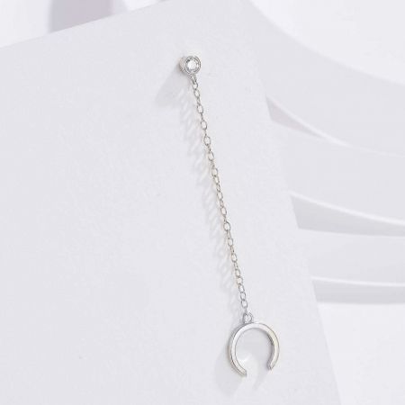 Gedetailleerde productfoto van de 925 sterling zilveren kettinglink oorclip.