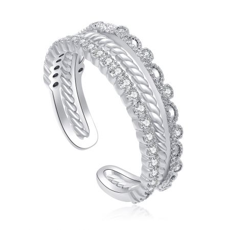 Vista laterale dell'anello a spirale, che evidenzia il design a corda attorcigliata e l'impostazione delle pietre in zirconia cubica.
