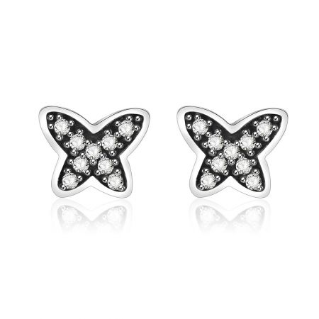 Pendientes de circonita de plata en forma de mariposa pequeña. - Un primer plano detallado de los pendientes de circonita de plata en forma de mariposa pequeña, mostrando el intrincado diseño de mariposa y las piedras preciosas claras brillantes sobre una base de plata esterlina 925.