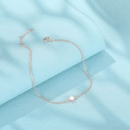 La versione con finitura argentata del bracciale in opale a pendente in argento sterling 925.