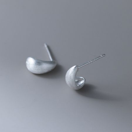 Detailed view of the silver 925 sterling silver frosted curl stud earring, highlighting its textured finish.