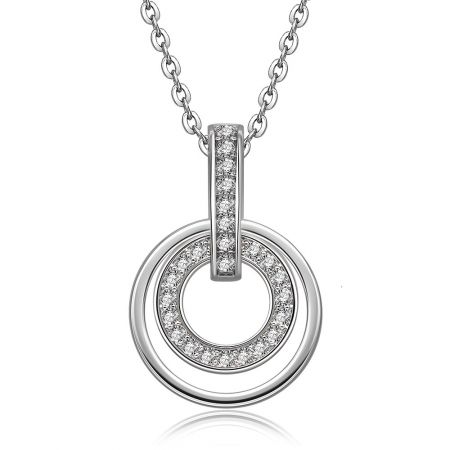 Gedetailleerd uitzicht op het ontwerp van de dubbele cirkel hanger met sprankelende cubic zirconia-inleg.