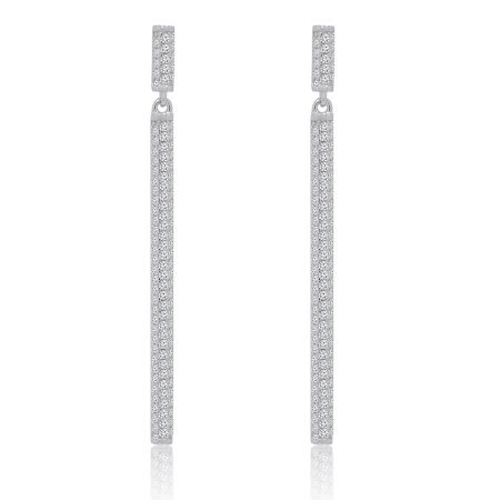 Pendiente colgante de barra - Un par de pendientes colgantes de barra de plata con un diseño minimalista, adornados con numerosas pequeñas piedras de circonio cúbico, sobre un fondo blanco.