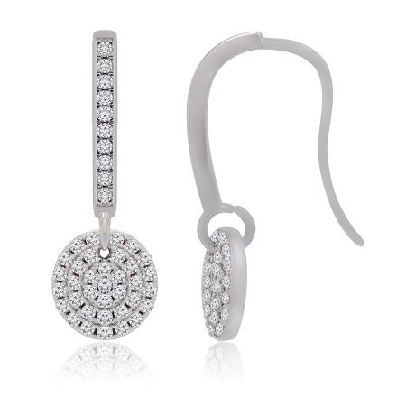 Vue latérale des boucles d'oreilles pendantes en disque rond, mettant en avant la fermeture sécurisée en fil de pêche et les brillantes pierres en zircon cubique.