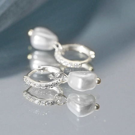 The sterling silver version of the baroque pearl drop earrings, highlighting the brilliant zirconia and lustrous pearl.