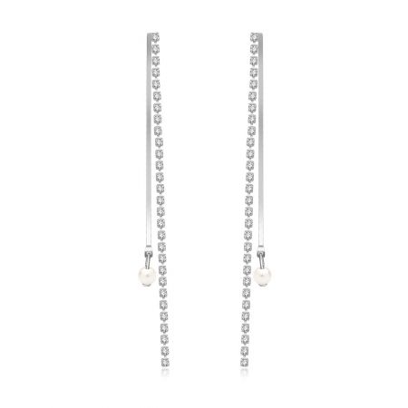 Boucles d'oreilles pendantes en perles barres scintillantes - Une paire de boucles d'oreilles pendantes en perles barres scintillantes, mettant en avant la barre plaquée rhodium argentée sertie de zircon cubique clair et d'une perle blanche brillante à l'extrémité.