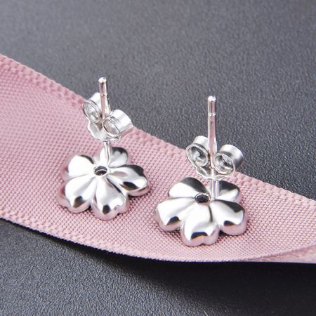 Detailed image of the silver flower earrings showcasing the craftsmanship.