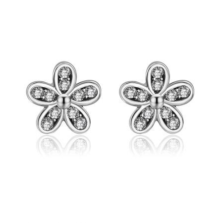 Boucle d'oreille en argent Morning Dew en fleur - Une paire de boucles d'oreilles en argent Morning Dew en fleur fabriquées en argent sterling 925, présentant un design floral détaillé avec des pierres précieuses en zircon cubique transparent scintillant.