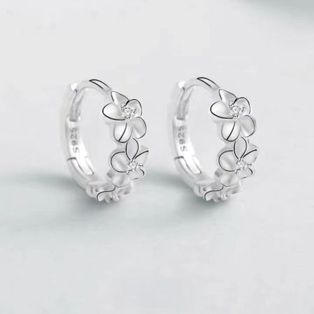 925 Delicate Camellia Flower Hoop Earrings - A pair of 925 sterling silver hoop earrings featuring a delicate camellia flower design with sparkling clear stones.