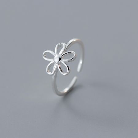 Close-up of a minimalist 925 sterling silver flower ring.
