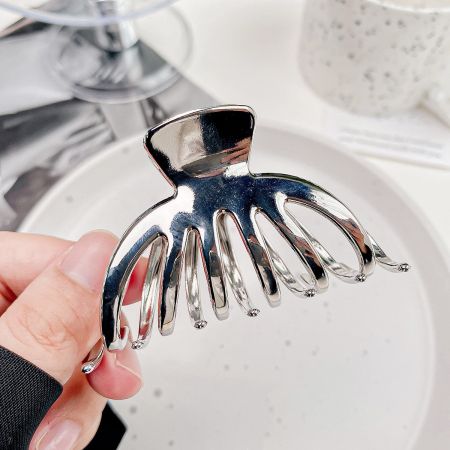 Detailed product image of the silver metal pumpkin-shaped anti-slip hair clip.