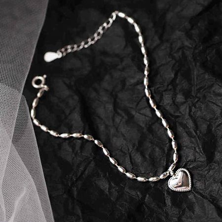 Close-up of the rice-beaded chain and heart charm.
