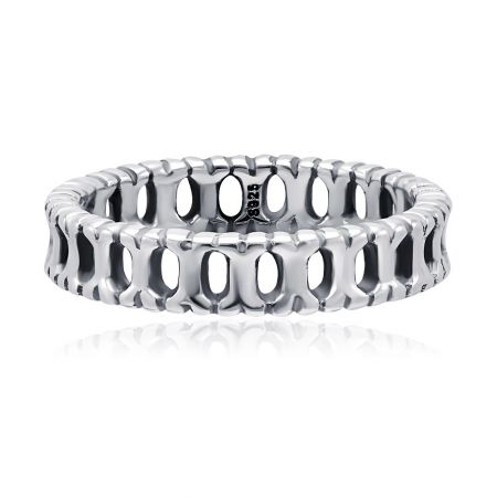 Anneau en bande poli X Trail plaqué argent - Vue de face de l'anneau en bande poli X Trail plaqué argent, mettant en valeur son design entrecroisé complexe en X et son matériau en argent sterling 925 hautement poli.