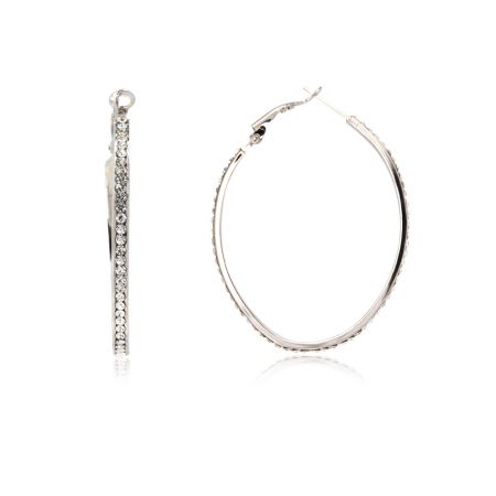 Boucles d'oreilles ovales en cristal rhodium - Une paire de boucles d'oreilles ovales en cristal rhodium élégantes, mettant en valeur l'agencement complexe de cristaux tchèques blancs étincelants sur une finition argentée polie.