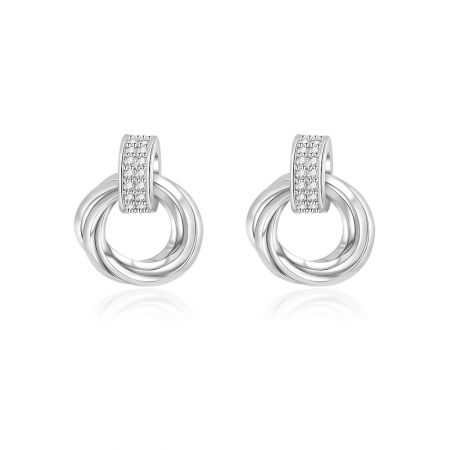 Pendientes entrelazados circulares elegantes - Pendientes Chic Circle Interlock en latón bañado en rodio, con un diseño de círculo abierto y acentos de circonita blanca brillante, sobre un fondo blanco limpio.
