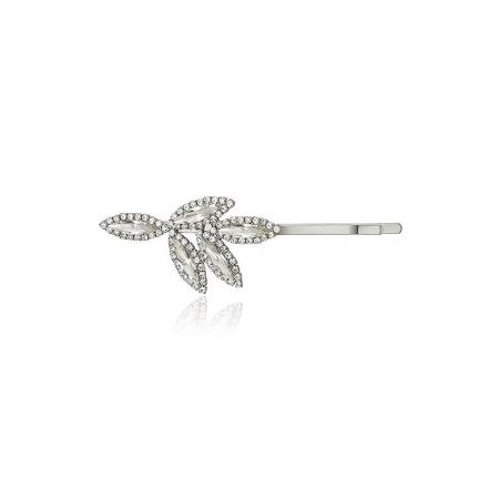 Pin de Pelo de Cristal en Forma de Hoja - Un primer plano del Pin de Pelo de Cristal en tono plateado, que muestra su intrincado diseño de hoja adornado con brillantes cristales transparentes.