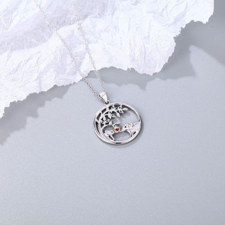 L'ensemble complet de cinq colliers éléphants en argent sterling, parfait pour des cadeaux en famille.