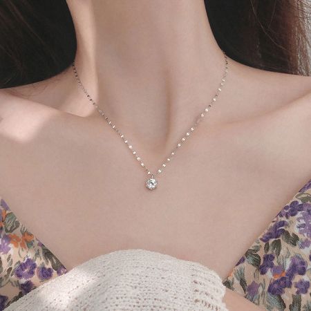 925スターリングシルバーのチェーンに付いた美しいジルコンペンダントの詳細。