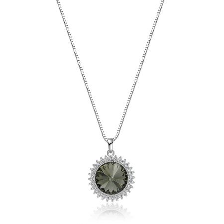 Collier pendentif en cluster de pierres Swarovski Only Sunshine - Un collier en argent avec un pendentif présentant une grande pierre précieuse foncée entourée de petites pierres précieuses claires, le collier pendentif en cluster de pierres Swarovski Only Sunshine.