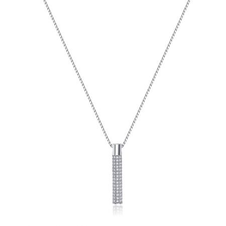 Collar de barra de circonio cúbico vertical cilíndrico. - Un primer plano del collar de barra de circonio cúbico vertical cilíndrico, mostrando el acabado chapado en rodio y las piedras de CZ brillantes en el colgante de barra vertical.