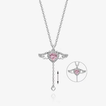 Collar con colgante de corazón de plata esterlina 925 con alas de ángel - Un primer plano del collar de plata esterlina 925 con un delicado colgante de alas de ángel que sostiene una brillante gema rosa en forma de corazón.