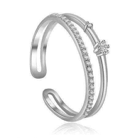 Sido vy av ett silver öppet armband med en kluster av vita kubiska zirkonia stenar