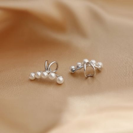 Close-up view of the 925 sterling silver pearl ear cuff.
