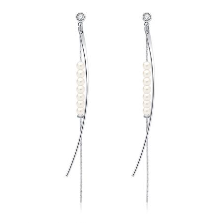 Pendientes colgantes de perlas con múltiples cadenas - Un par de aretes colgantes de perlas con múltiples cadenas, con latón chapado en rodio con perlas de vidrio blanco y postes de circonita cúbica brillante.