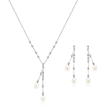 Conjunto de joyería nupcial de perlas al por mayor. - Conjunto de joyería nupcial de perlas al por mayor JRS-005, que presenta un collar chapado en rodio y pendientes de perlas adornados con elegantes perlas y circonitas cúbicas brillantes.