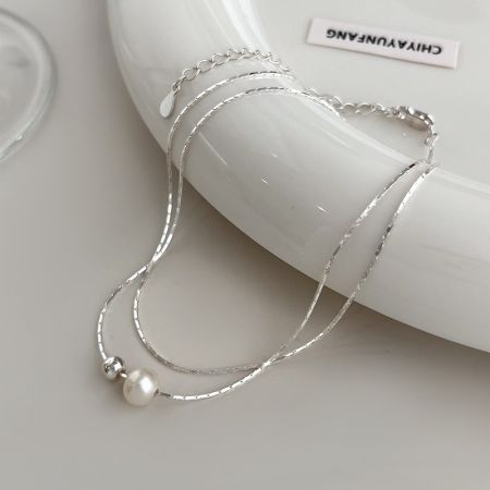 Collar de perlas de plata esterlina 925 para mujeres elegantes. - Un delicado collar de plata esterlina 925 con una sola perla, parte de un conjunto de 5 para mujeres elegantes.