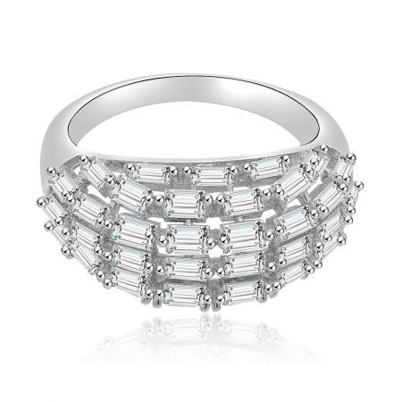 Anillo de Morganita en Forma de Baguette. - Vista frontal del Anillo de Baguette de Morganita en Forma de Cúpula, que muestra su acabado chapado en rodio y el intrincado detalle de filigrana con piedras de circonita cúbica claras.