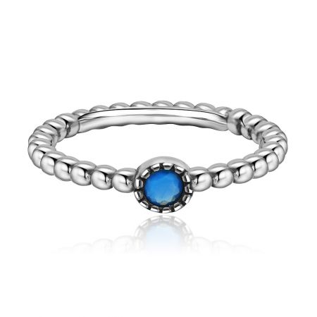 Bague en argent sterling 925 Turquoise Bubble - Gros plan de la bague en argent sterling Turquoise Bubble, montrant le zircon cubique turquoise vibrant serti dans une bande perlée en argent sterling 925.