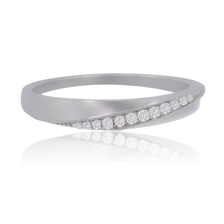 Anneau de mariage classique simple - Un anneau de mariage classique en argent sterling 925 avec un design en forme de vague, comportant une rangée de pierres en zircon cubique blanches étincelantes.
