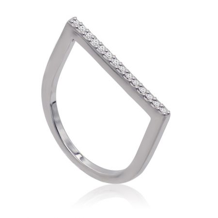 Slanke Witte Gouden CZ Ring - Een moderne en minimalistische Slanke Witte Gouden CZ Ring, met strakke lijnen en sprankelende prong-set cubic zirconia stenen op een rhodium-geplateerde band.