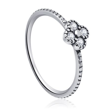 Zijaanzicht van de sterling zilveren bloemenring, met de vier heldere cubic zirconia edelstenen.