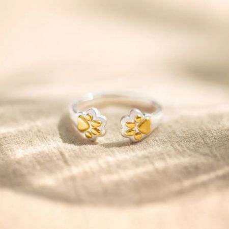 Adjustable 925 sterling silver dog paw ring with an open-end design, perfect for dog lovers.