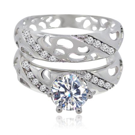 Tijdloze ringenset - Timeless Ring Set met een rhodium-geplateerde ring met een grote centrale cubic zirconia steen omringd door kleinere stenen op een ingewikkeld ontworpen band.