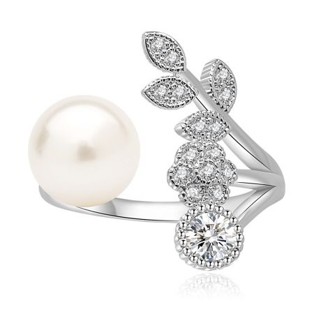 Verstelbare Parel Allure Ring - Verstelbare Pearl Allure Ring met een grote witte parel en een cubic zirconia bezette bloemontwerp op een rhodium-plated band.