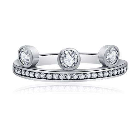 Bague diadème en argent princesse - Une magnifique bague diadème en argent princesse en argent sterling 925, présentant un agencement central de brillants pierres en zircon cubique ressemblant à une couronne royale.