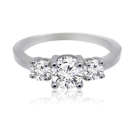 Gewoon drie stenen verlovingsring met zirkonia - Vooraanzicht van de Simply Three Stone Verlovingsring, met drie briljante cubic zirconia stenen op een hoogglanzende, rhodium-geplateerde band.