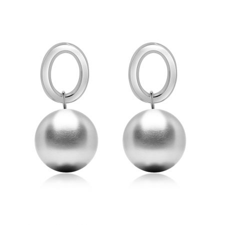 Pendientes ovalados de esfera de rodio mate - Un par de pendientes ovalados de esfera de rodio mate, exhibiendo el diseño minimalista con cuentas esféricas y aros ovalados sobre un fondo blanco.